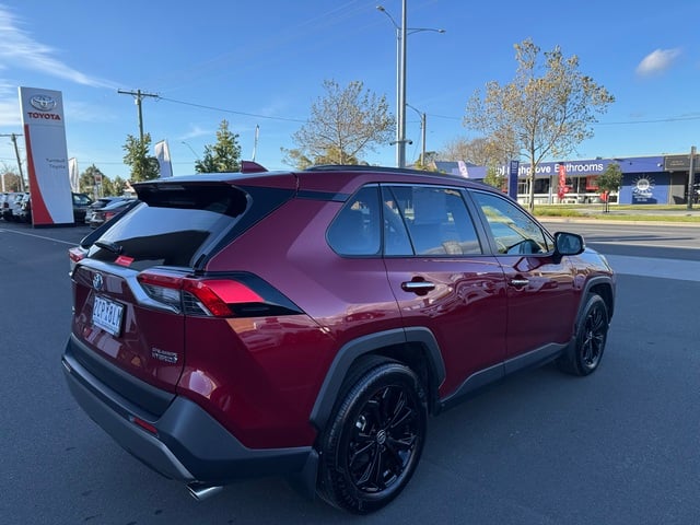2023 Toyota Rav4 Hybrid Cruiser 2WD image 3