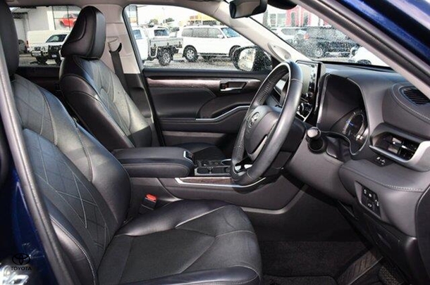 2022 Toyota Kluger Hybrid Grande image 9