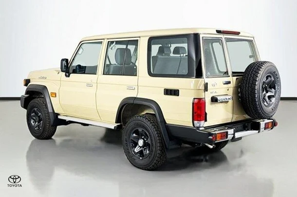 2024 Toyota LANDCRUISER MILITARY GXL image 6
