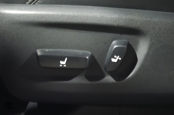 2019 Toyota Prado VX image 24