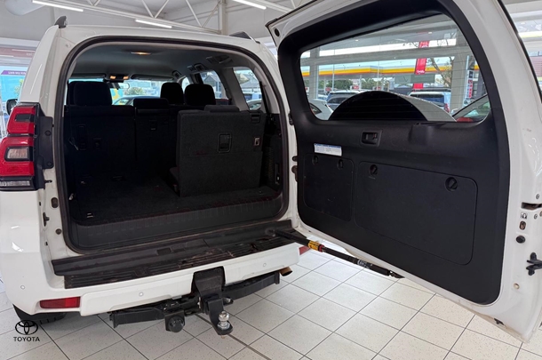 2022 Toyota Prado GXL image 14