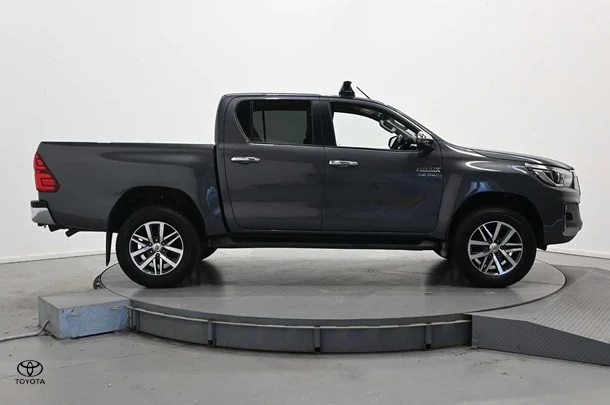 2018 Toyota Hilux 4x4 SR5 image 4