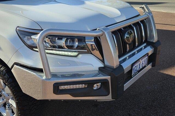 2017 Toyota Prado GXL image 10