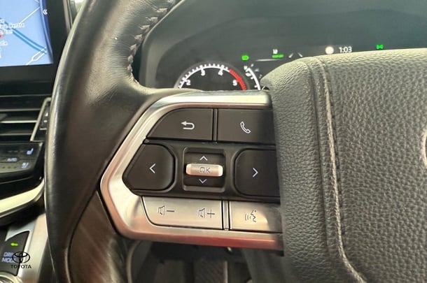 2022 Toyota Landcruiser GR-S image 25