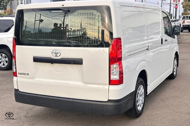 2022 Toyota HiAce LWB image 8