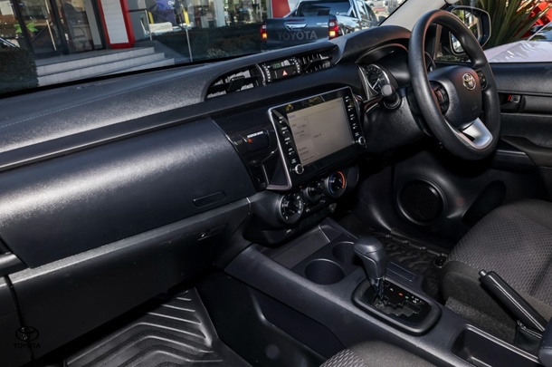 2024 TOYOTA Hilux 4x2 Workmate image 8