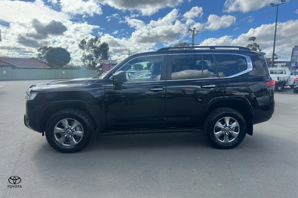 2022 Toyota Landcruiser Sahara image 4