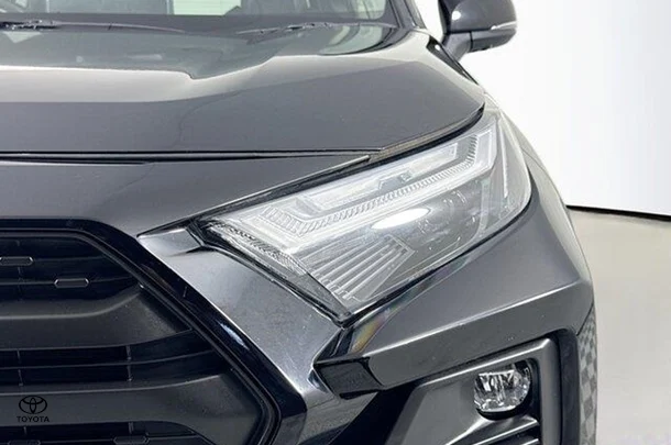 2023 Toyota Rav4 Hybrid Edge image 3