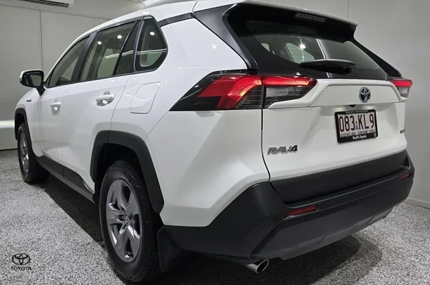2024 Toyota RAV4 Hybrid GX-2WD image 4