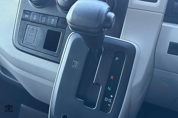 2020 Toyota Hiace LWB image 26