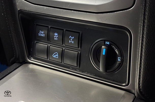 2020 Toyota Prado GX image 17