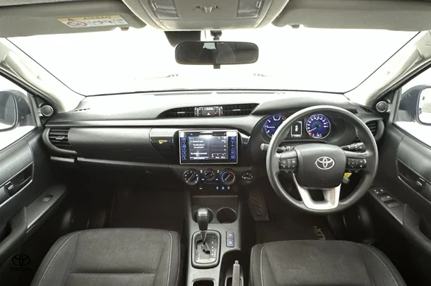 2019 Toyota Hilux SR image 2