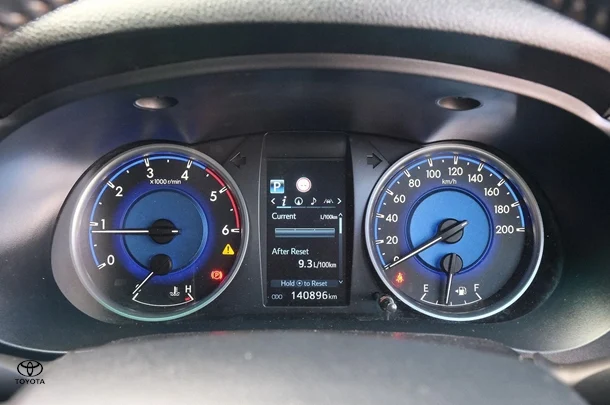 2020 Toyota Hilux SR5 image 18
