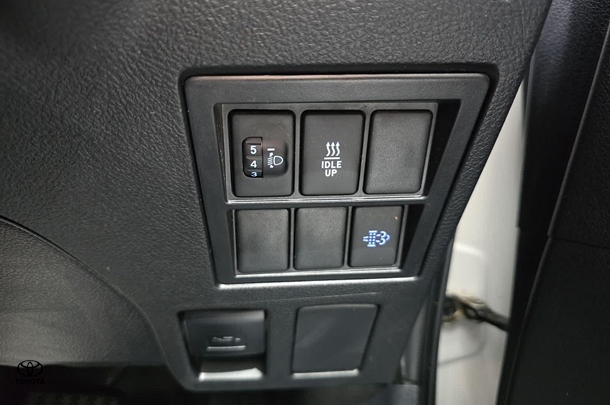 2021 Toyota Hilux SR image 19
