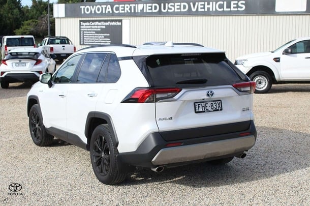 2024 Toyota RAV4 Hybrid Cruiser 2WD image 5