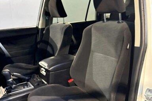 2021 Toyota Prado GX image 16