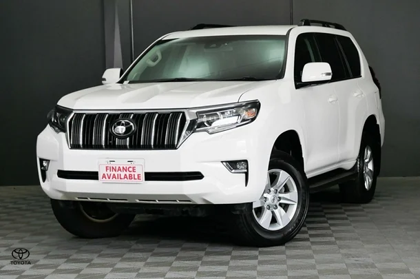 2023 Toyota Prado GXL image 3