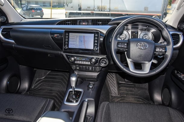 2024 Toyota HILUX SR5 image 19