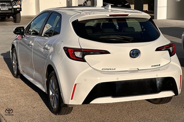 2023 Toyota Corolla Hatch Hybrid Ascent Sport image 11