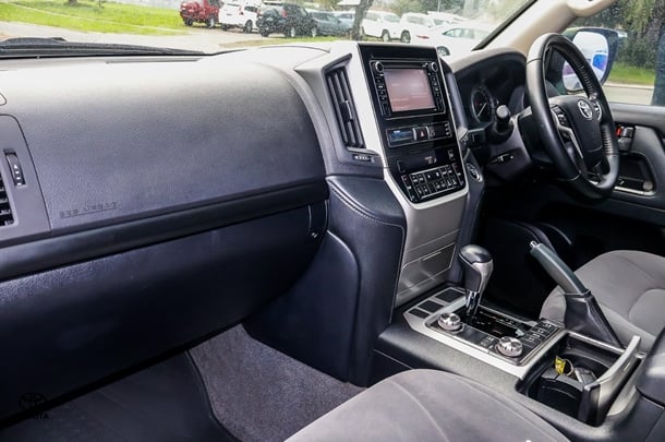 2019 Toyota Landcruiser GXL image 8