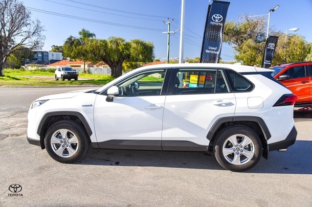 2021 Toyota Rav4 Hybrid GX-2WD image 4