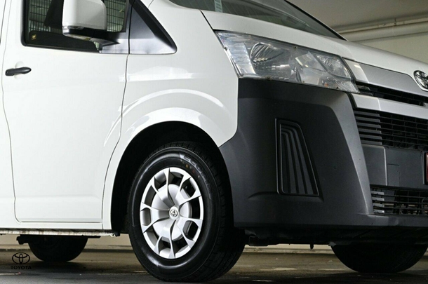2019 Toyota Hiace LWB image 6