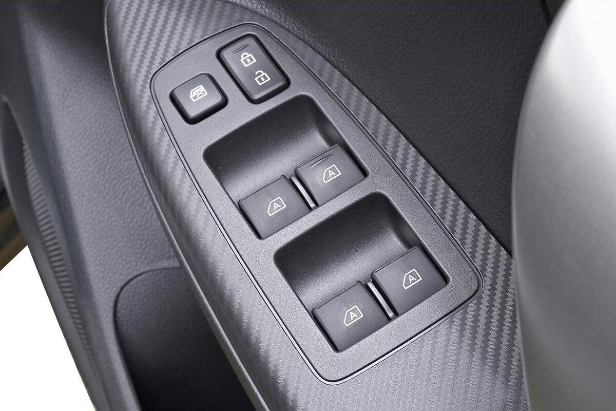 2025 Mitsubishi Eclipse Cross PHEV Aspire YB Auto AWD MY24 image 22