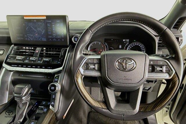 2023 Toyota LANDCRUISER VX image 20