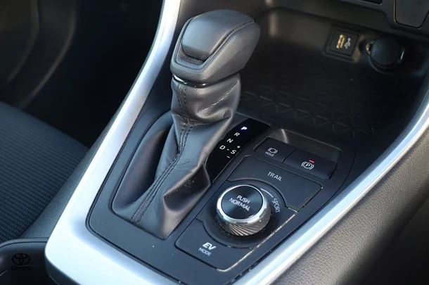 2024 Toyota Rav4 Hybrid GX AWD image 4
