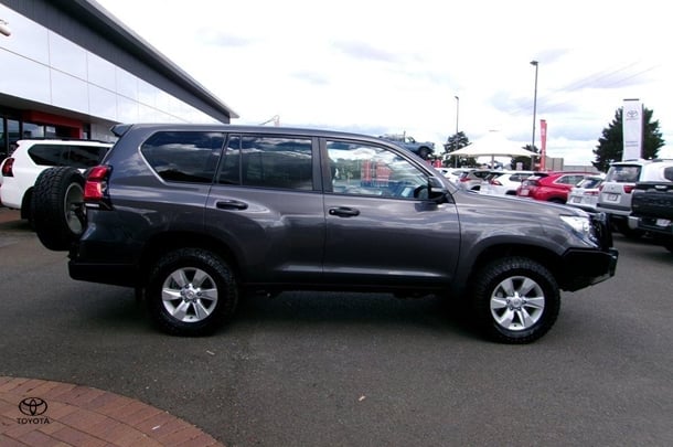 2020 Toyota Prado GX image 4