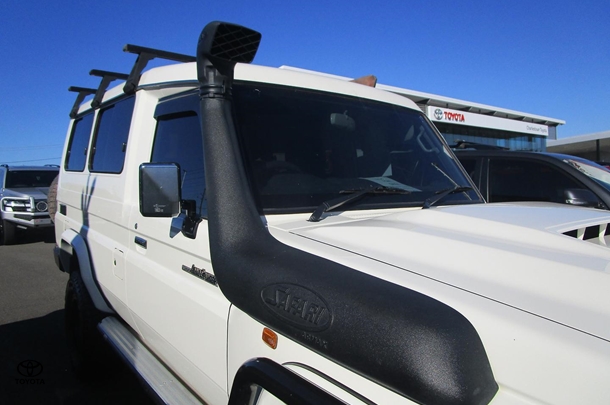 2021 Toyota LC Military GXL image 13