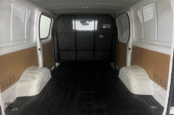 2020 Toyota Hiace LWB image 13