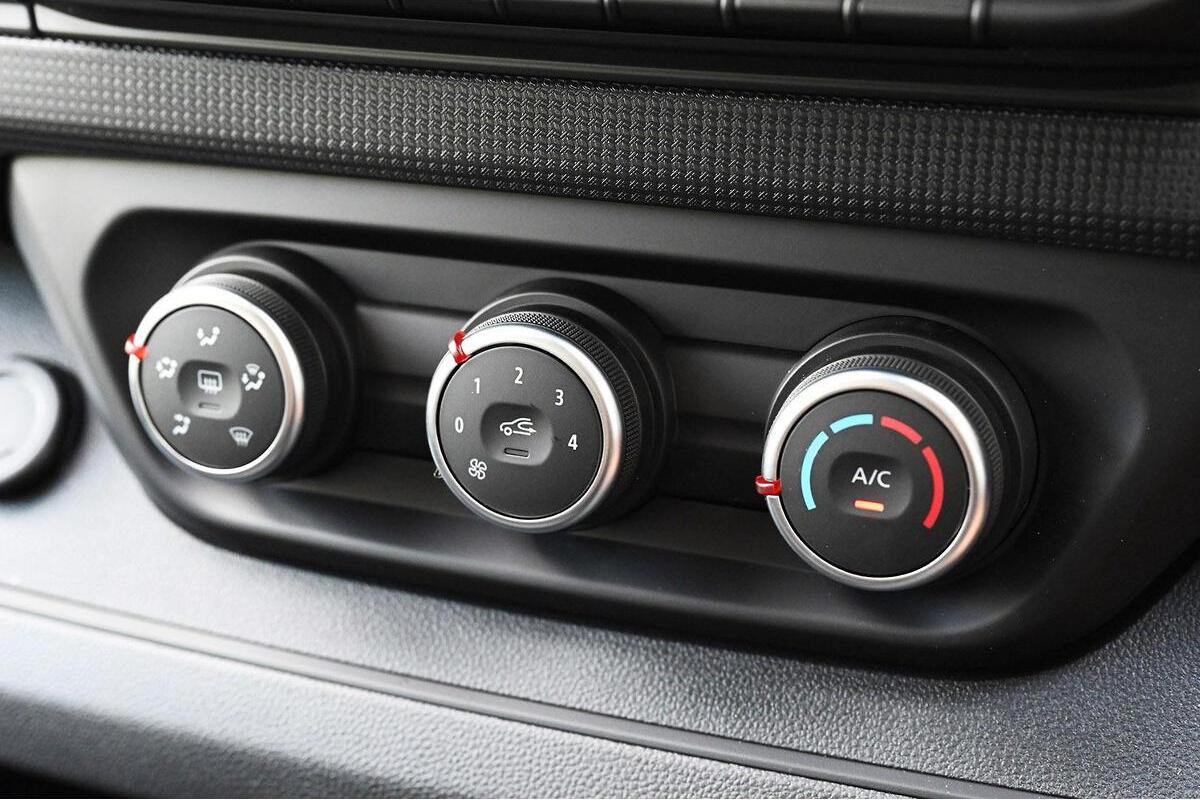 2024 Renault Trafic Crew Pro LWB Auto MY24 image 13