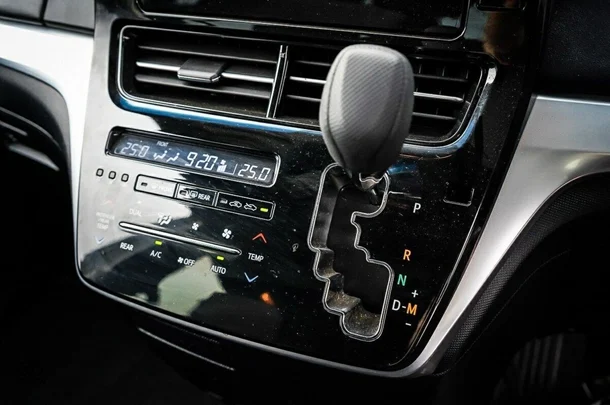 2019 Toyota Tarago GLi image 22