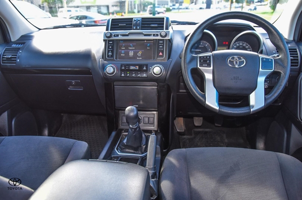 2017 Toyota Prado GX image 19