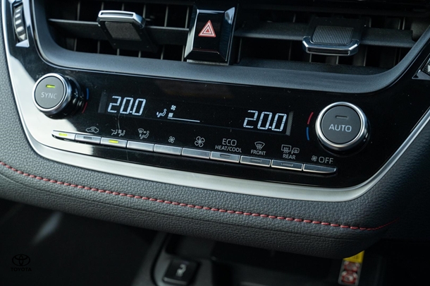 2024 TOYOTA Corolla Hatch Hybrid ZR image 15