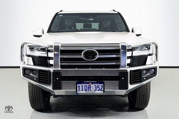 2023 Toyota LANDCRUISER VX image 2