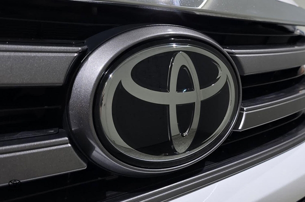 2023 Toyota Hilux SR image 10