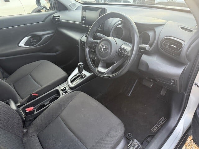 2020 Toyota YARIS CROSS HYBRID GX image 4
