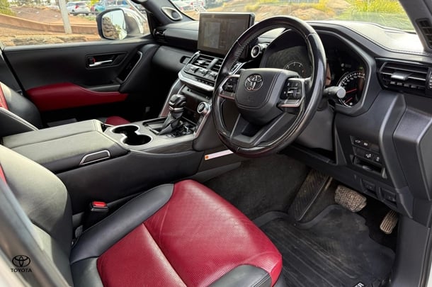 2022 Toyota Landcruiser Sahara ZX image 7
