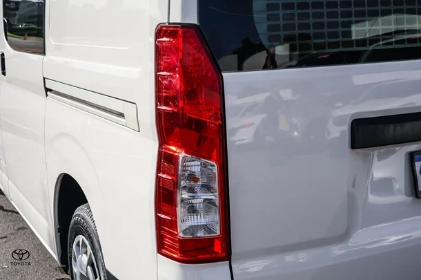2020 Toyota Hiace LWB image 13