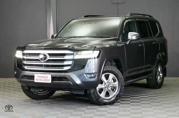 2023 Toyota Landcruiser Sahara image 3