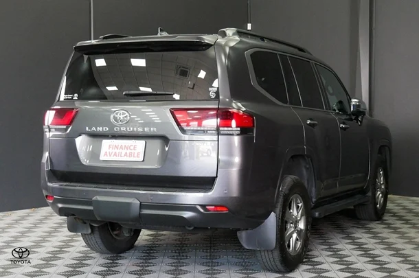 2023 Toyota Landcruiser Sahara image 4