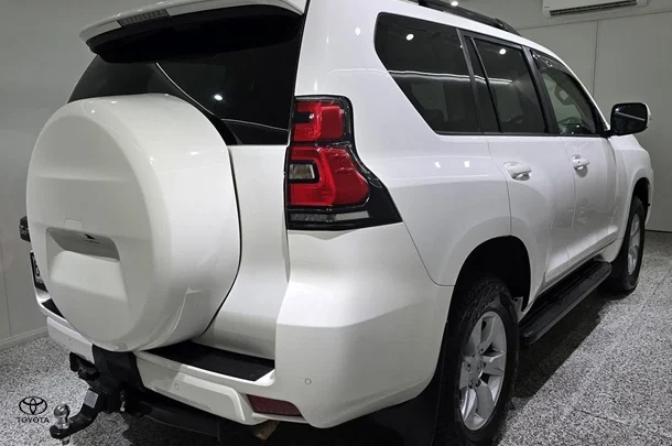2021 Toyota Prado GXL image 2