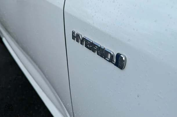 2021 Toyota Corolla Sedan Hybrid Ascent Sport image 2