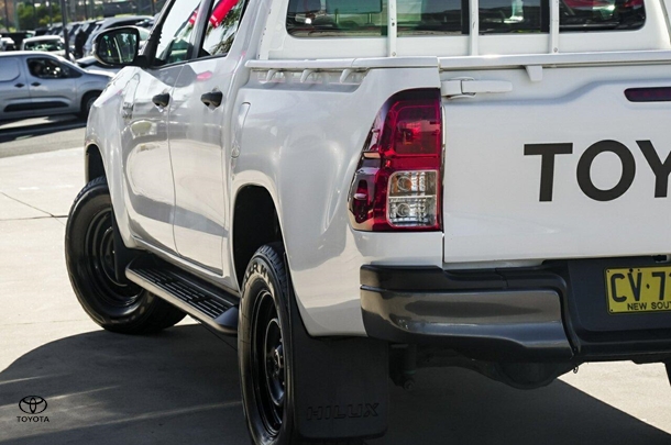 2019 Toyota Hilux 4x2 SR image 19