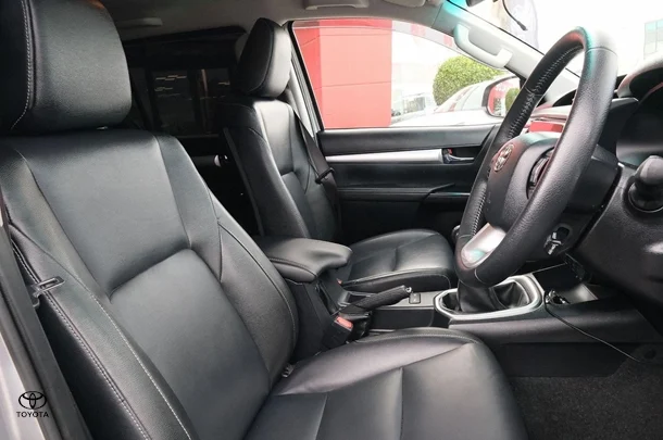 2022 Toyota Hilux SR5 image 13