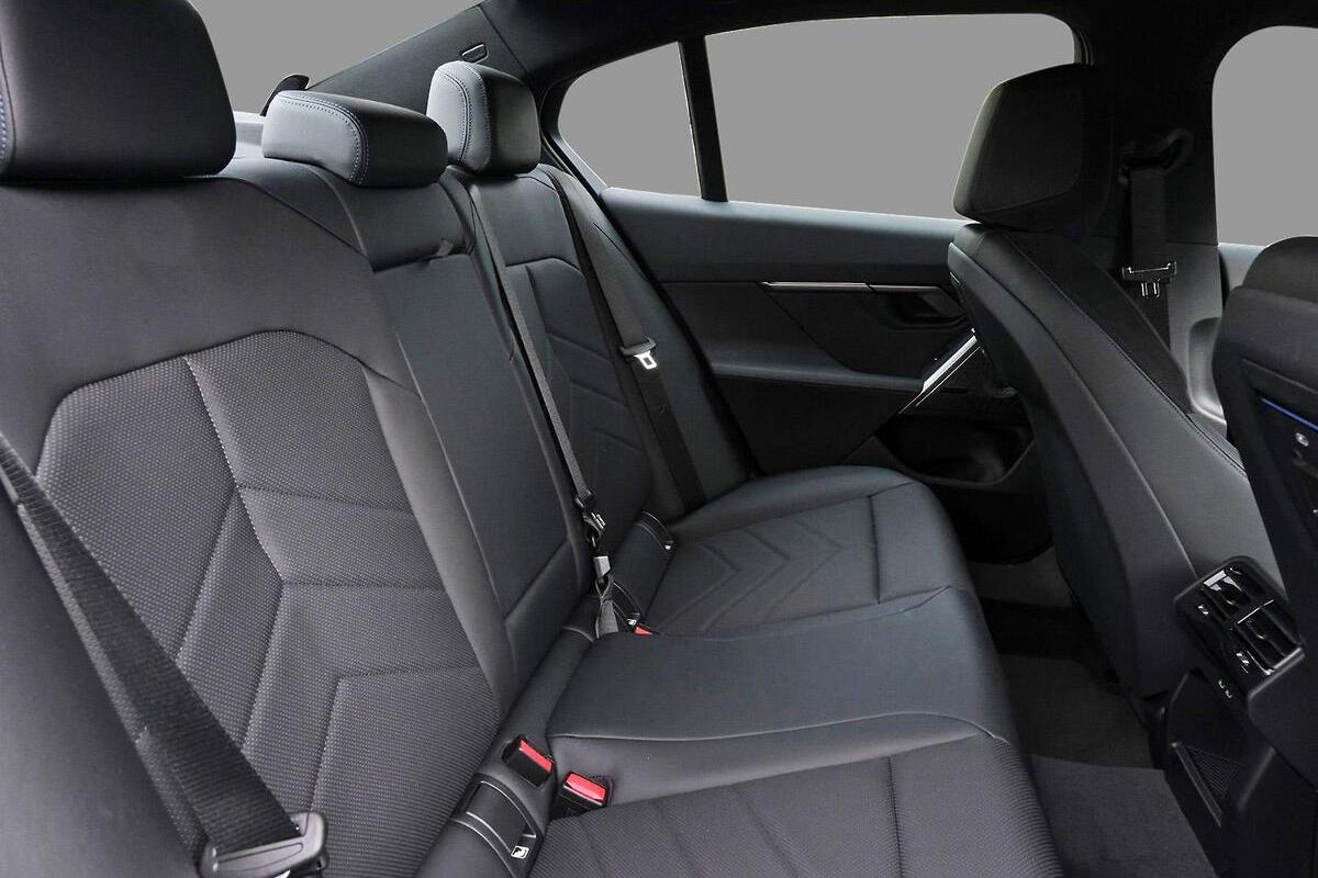 2024 BMW 5 Series 520i M Sport G60 Auto image 7