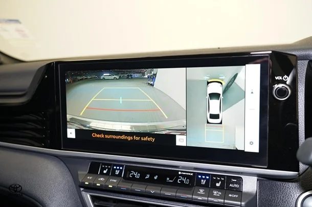 2024 Toyota Camry Hybrid SL image 10