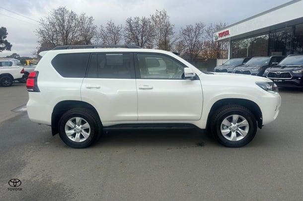 2021 Toyota Prado GXL image 8